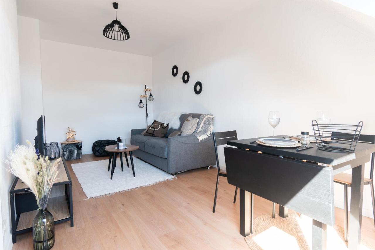 Bienvenue Chez Vous Tres Calme Et En Plein Centre Apartamento Mantes-la-Jolie Exterior foto